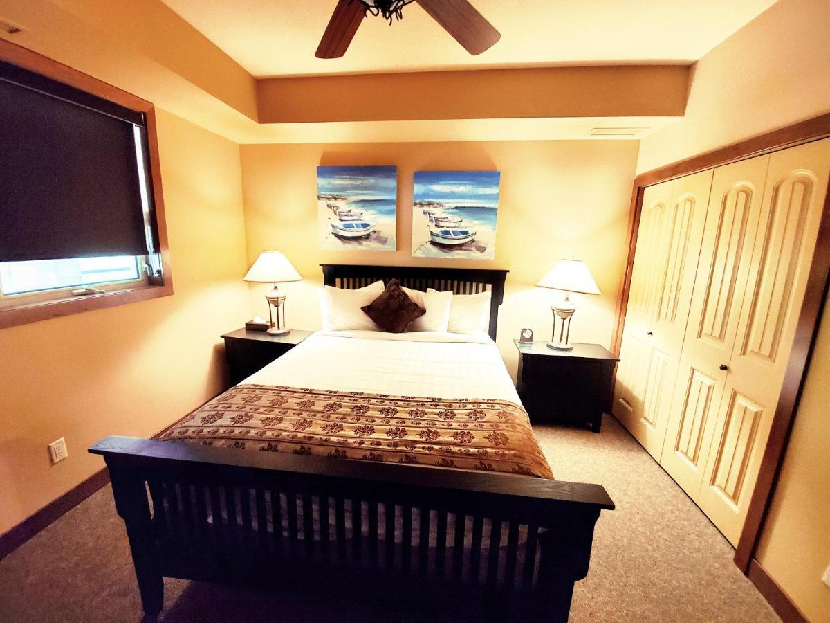Cozystay Signature Lake Okanagan Resort Kelowna Eksteriør billede