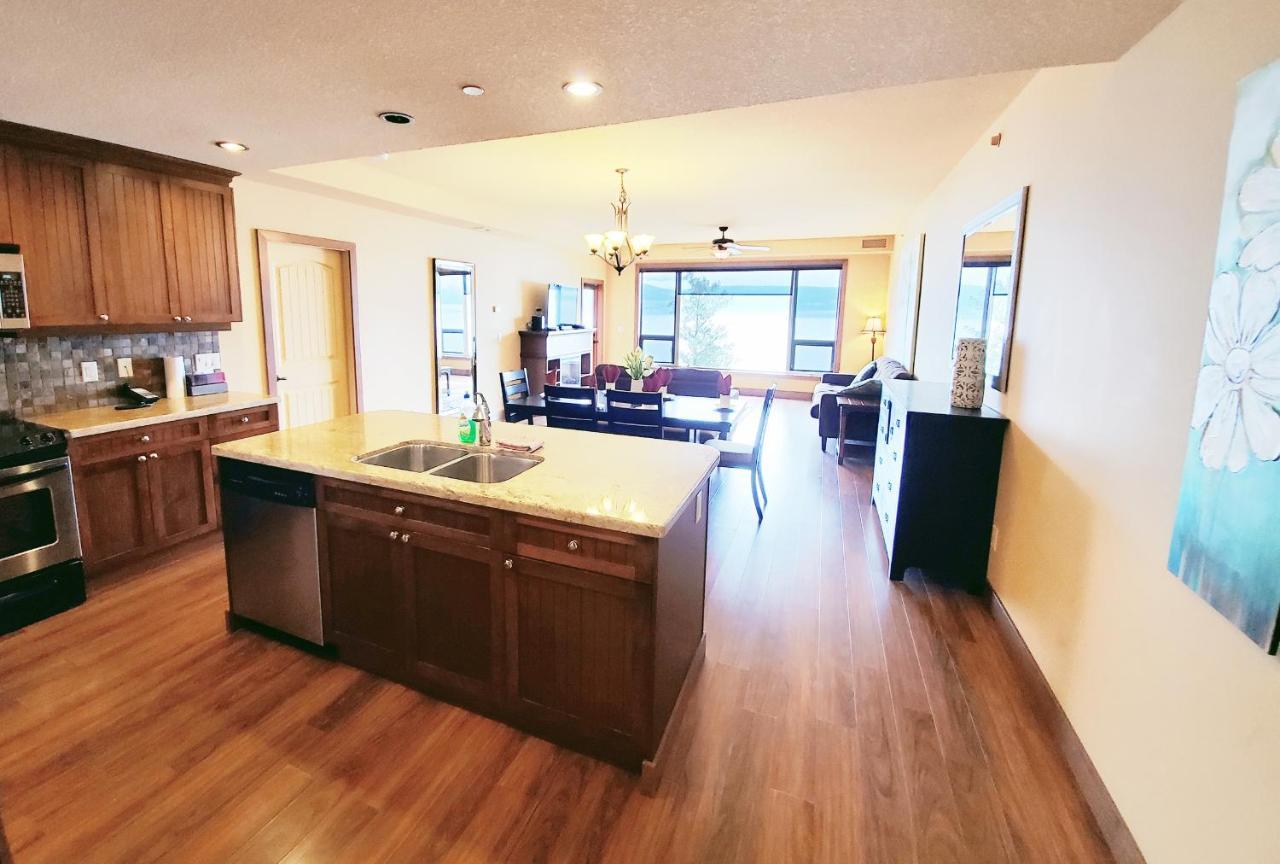 Cozystay Signature Lake Okanagan Resort Kelowna Eksteriør billede