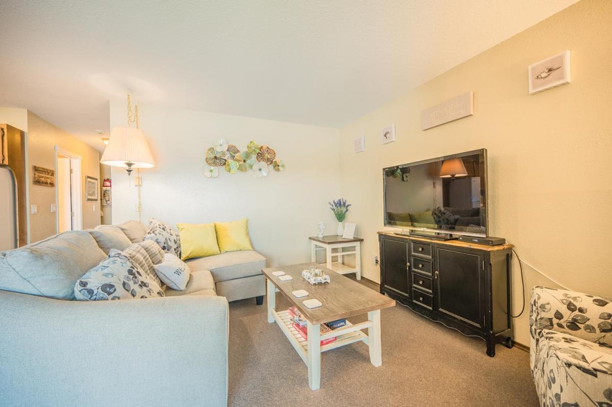 Cozystay Signature Lake Okanagan Resort Kelowna Eksteriør billede