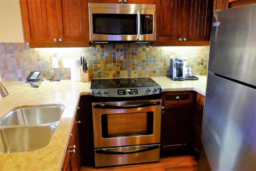 Cozystay Signature Lake Okanagan Resort Kelowna Eksteriør billede
