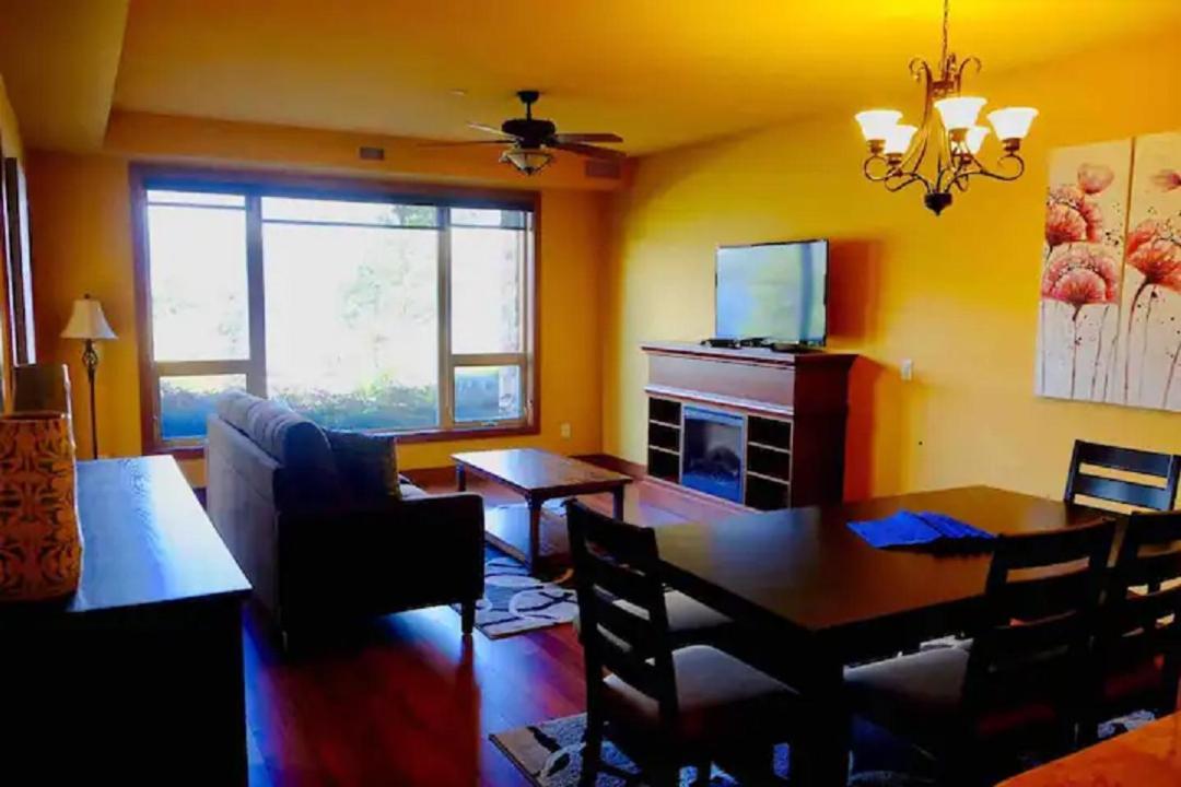 Cozystay Signature Lake Okanagan Resort Kelowna Eksteriør billede