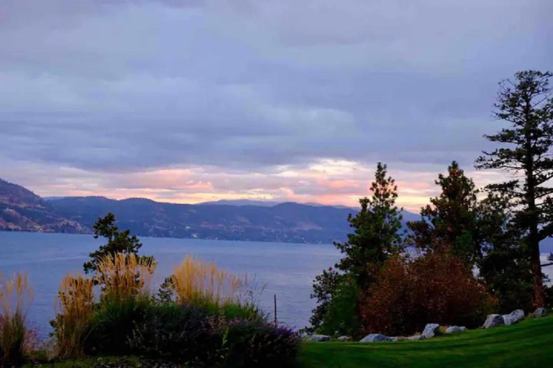 Cozystay Signature Lake Okanagan Resort Kelowna Eksteriør billede